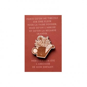 Pin's arrosoir en bois,...