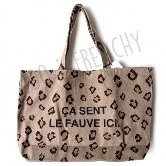 Tote It smells like leopard...